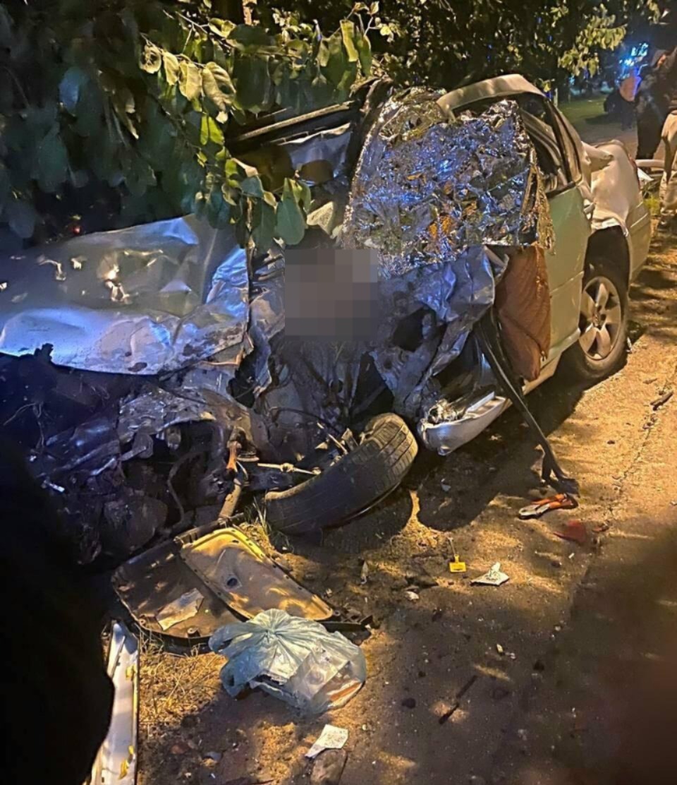 Choque frontal entre camión y automóvil deja tres muertos en Félix Pérez Cardozo