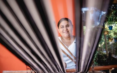 Premiarán a los mejores tejedores del tradicional Poncho Para’i