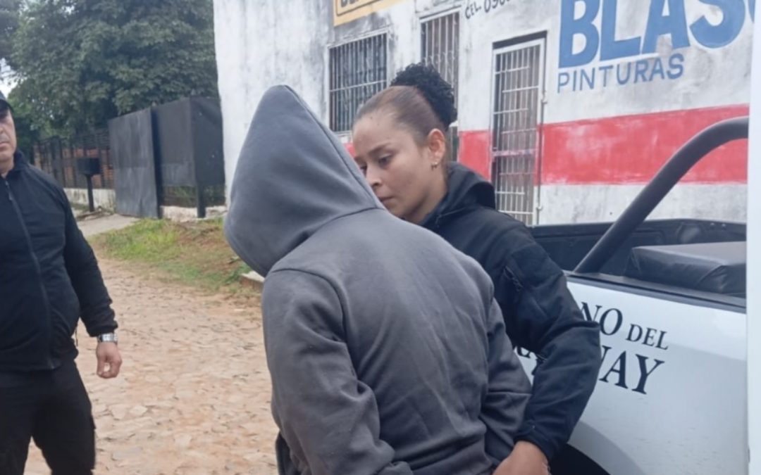 Limpio: joven abandonó a su hijo en un supermercado y fue detenida