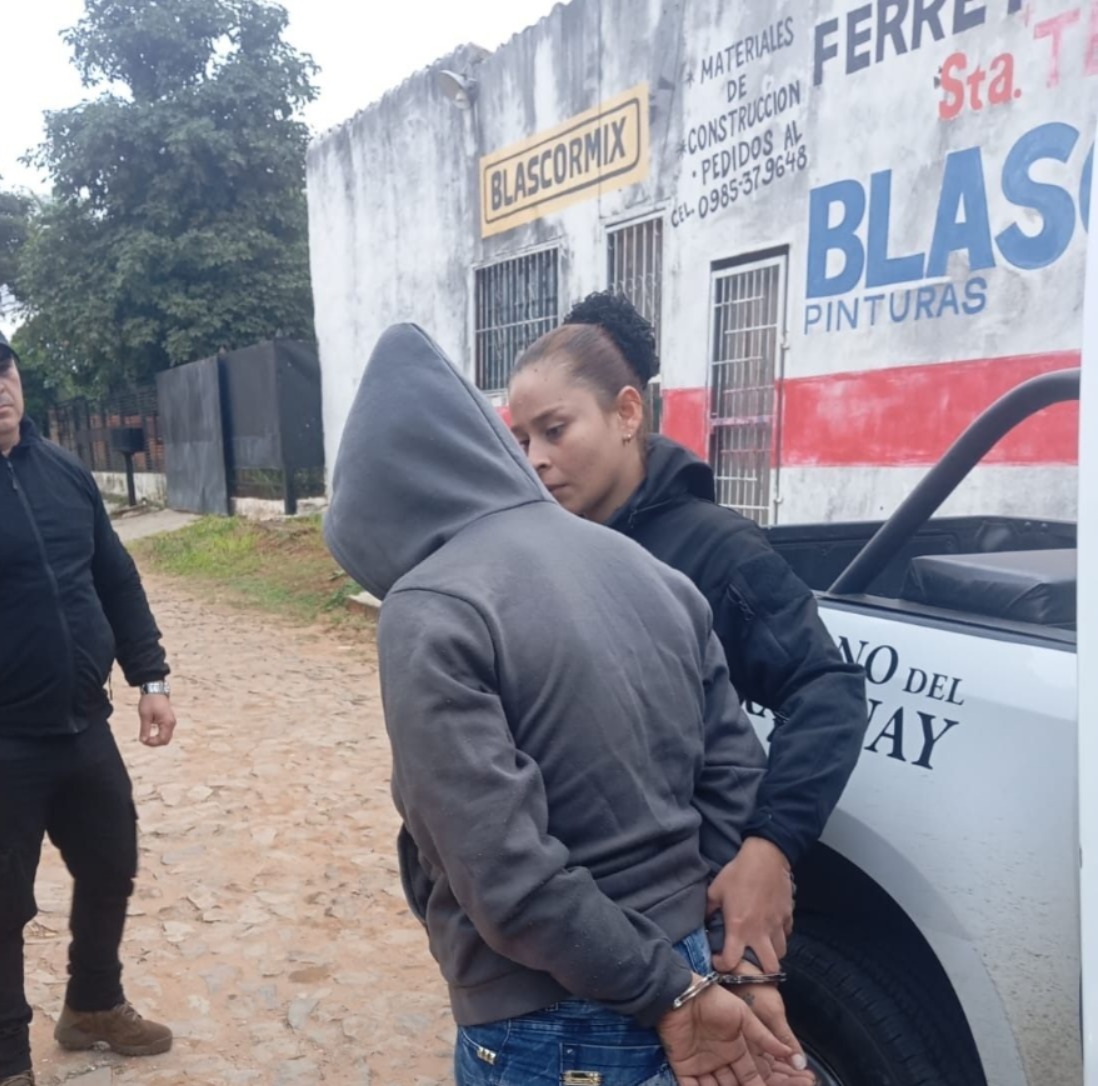 Limpio: joven abandonó a su hijo en un supermercado y fue detenida