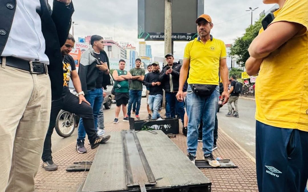 Derribaron cartel con mensaje ofensivo hacia Paraguay en CDE