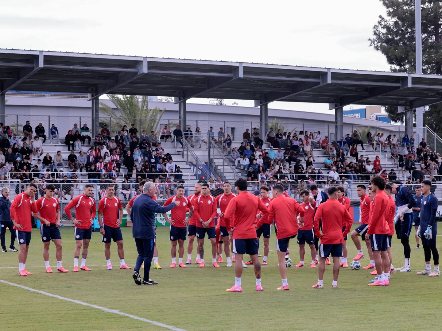 Pensando en el debut ante EEUU, Paraguay se movili