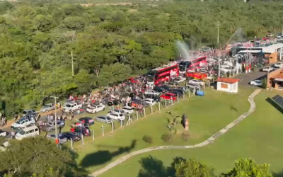 ¡La Albirroja ya partió al Defensores! Miles de hinchas despiden a la selección