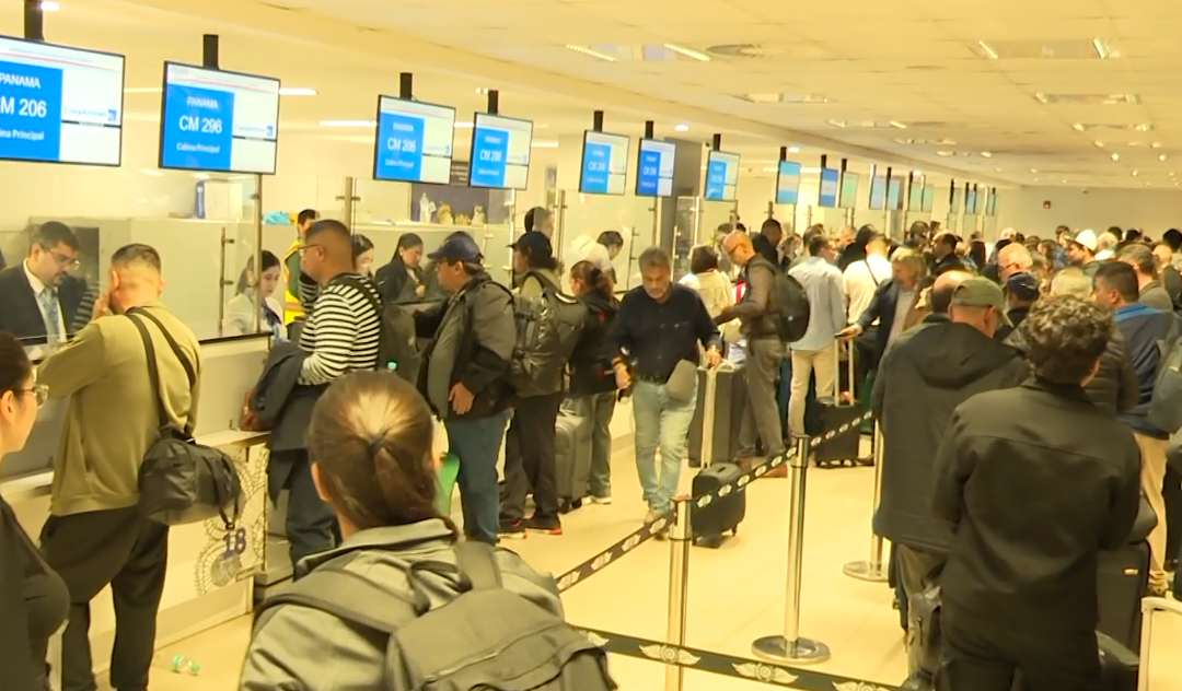 Intenso movimiento en el aeropuerto: cientos de hinchas viajan al Mundial