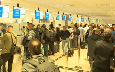 Intenso movimiento en el aeropuerto: cientos de hinchas viajan al Mundial