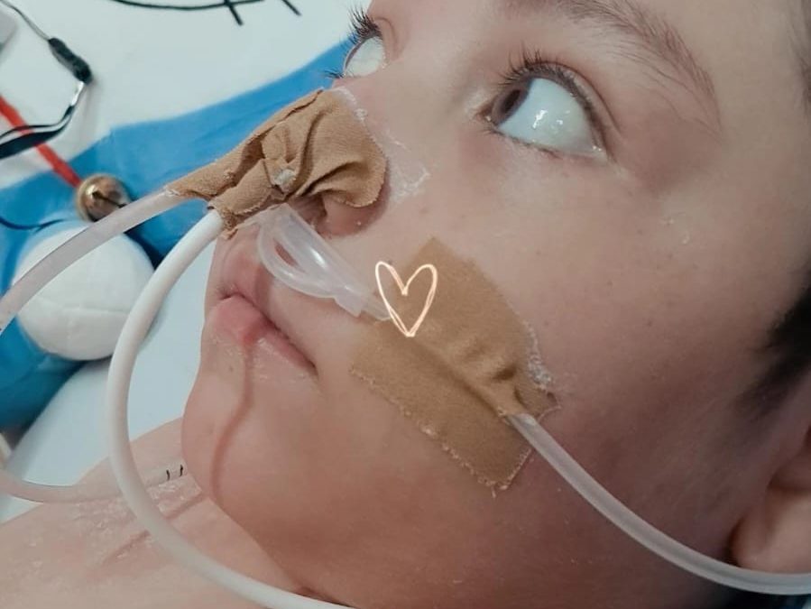 Madre tuvo que vender silla de ruedas de su hijo para cubrir gastos médicos