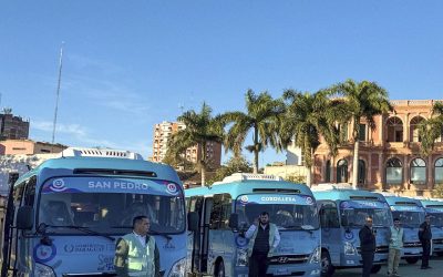 Automotor marca presencia en la entrega de 18 bibliobuses Hyundai County