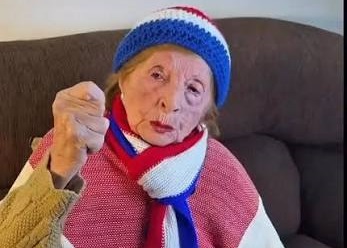 La “abue de la Albirroja” envía su aliento a los jugadores previo al duelo ante Francia